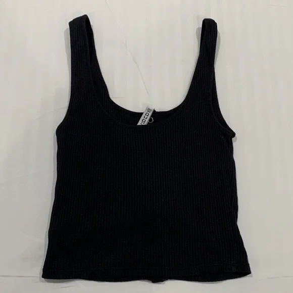Button‎ Down Ribbed Black Tank - Picture 2 of 3